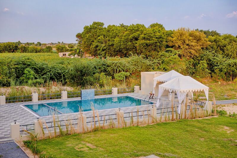 The Jawai Heaven swimming pool and its gazebos